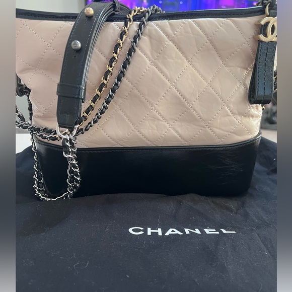CHANEL 💯 Authentic medium two-toned Gabrielle Hobo - Picture 2 of 16